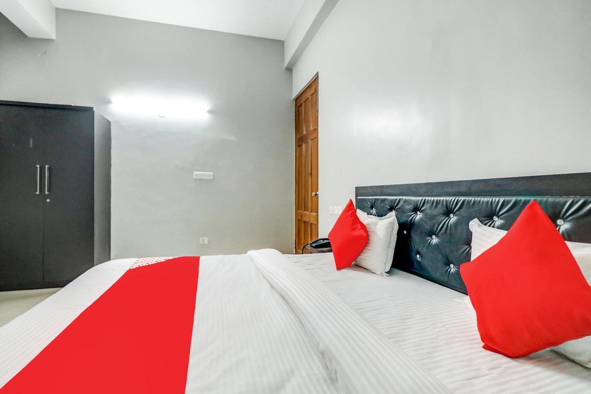 Hotel O Tokyo Chinhat ภายนอก รูปภาพ