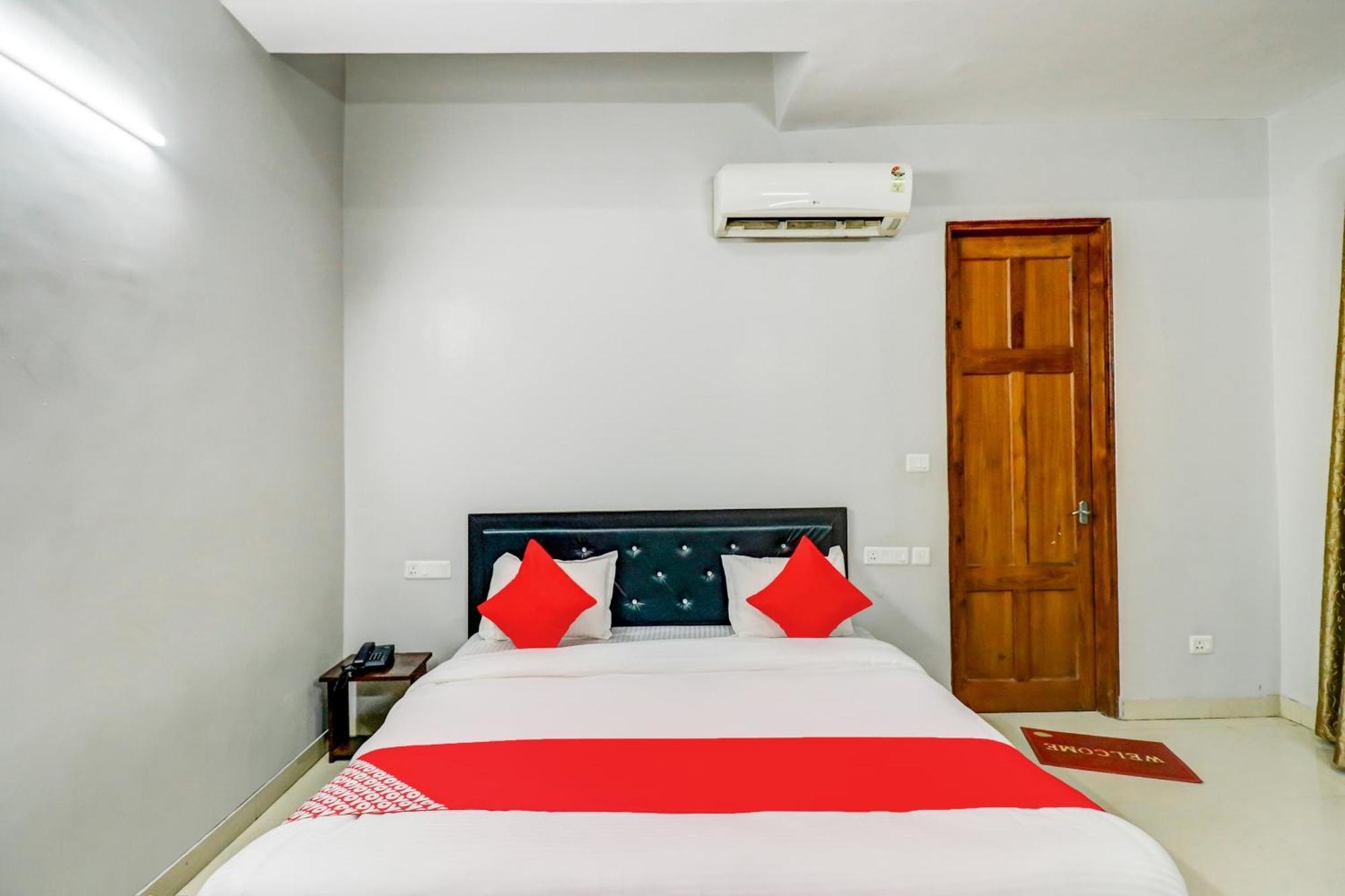 Hotel O Tokyo Chinhat ภายนอก รูปภาพ