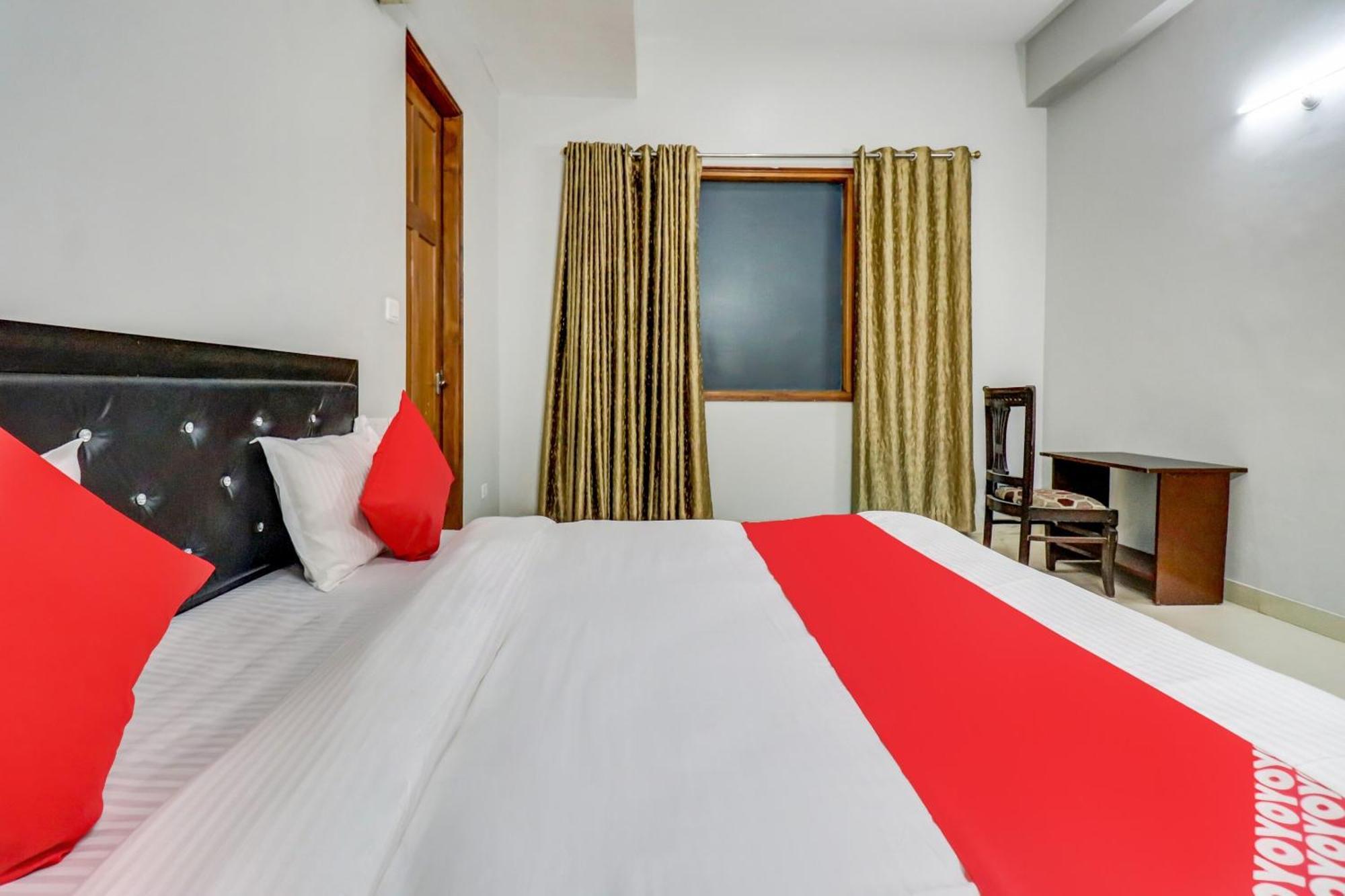 Hotel O Tokyo Chinhat ภายนอก รูปภาพ